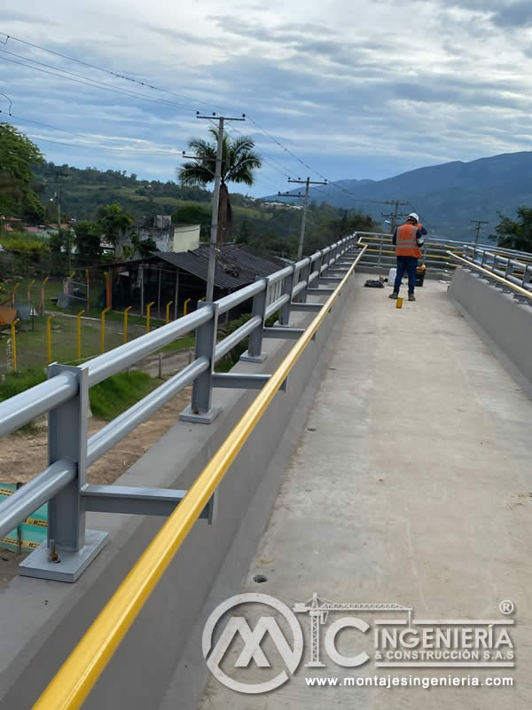 Estructuras metálicas para puentes peatonales en concreto y acero, Bogotá, Colombia. Montajes, Ingeniería y Construcción. MIC SAS.