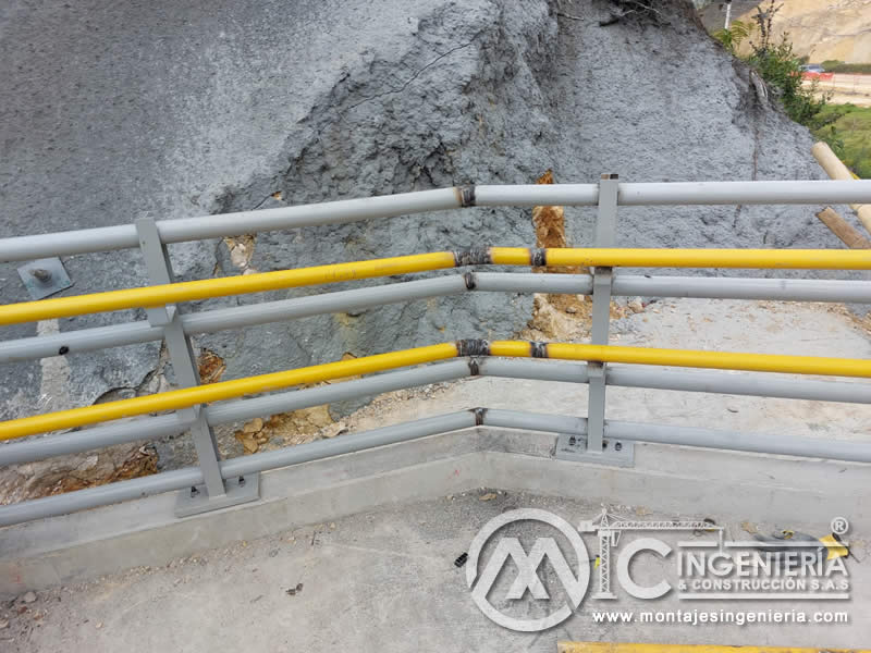 Estructuras metálicas para puentes peatonales en concreto y acero, Bogotá, Colombia. Montajes, Ingeniería y Construcción. MIC SAS.