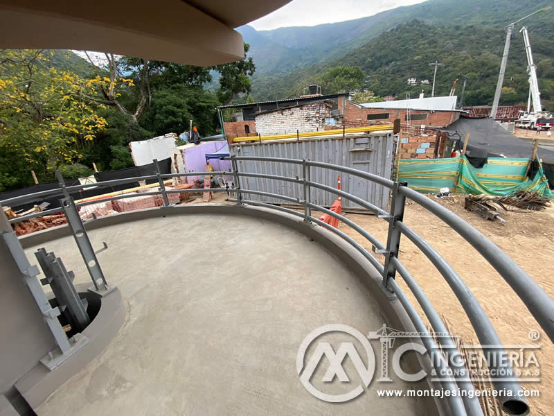 Construcción de puentes peatonales seguros y accesibles para todos en Bogotá, Colombia. Montajes, Ingeniería y Construcción. MIC SAS. Construcción de puentes peatonales seguros y accesibles para todos en Bogotá, Colombia. Montajes, Ingeniería y Construcción. MIC SAS.