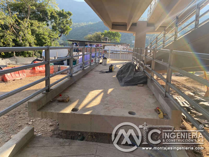 Construcción de puentes peatonales seguros y accesibles para todos en Bogotá, Colombia. Montajes, Ingeniería y Construcción. MIC SAS. Construcción de puentes peatonales seguros y accesibles para todos en Bogotá, Colombia. Montajes, Ingeniería y Construcción. MIC SAS.