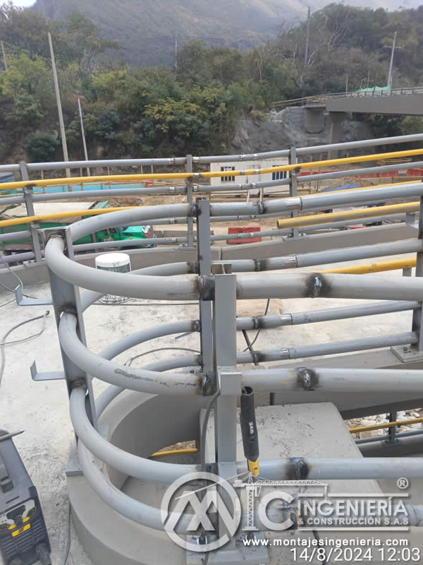 Diseño e instalación de vigas, columnas y elementos estructurales metálicos en puentes y pasarelas peatonales en Bogotá, Colombia. Montajes, Ingeniería y Construcción. MIC SAS. Diseño e instalación de vigas, columnas y elementos estructurales metálicos en puentes y pasarelas peatonales en Bogotá, Colombia. Montajes, Ingeniería y Construcción. MIC SAS.