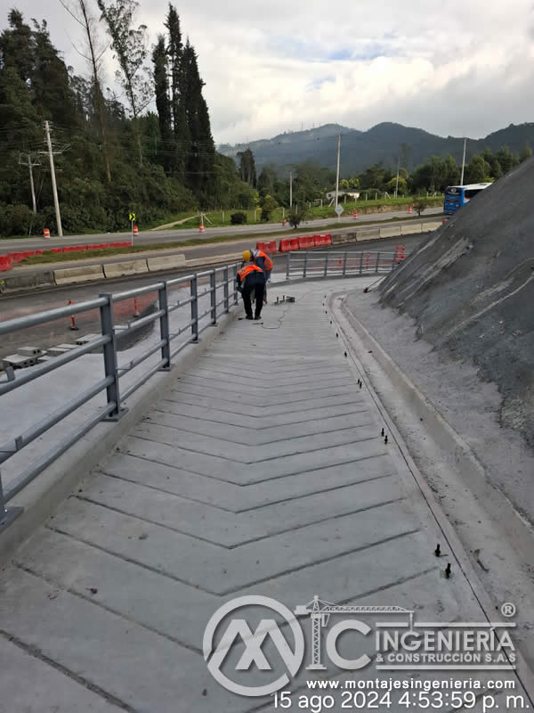 Diseño e instalación de vigas, columnas y elementos estructurales metálicos en puentes y pasarelas peatonales en Bogotá, Colombia. Montajes, Ingeniería y Construcción. MIC SAS. Diseño e instalación de vigas, columnas y elementos estructurales metálicos en puentes y pasarelas peatonales en Bogotá, Colombia. Montajes, Ingeniería y Construcción. MIC SAS.