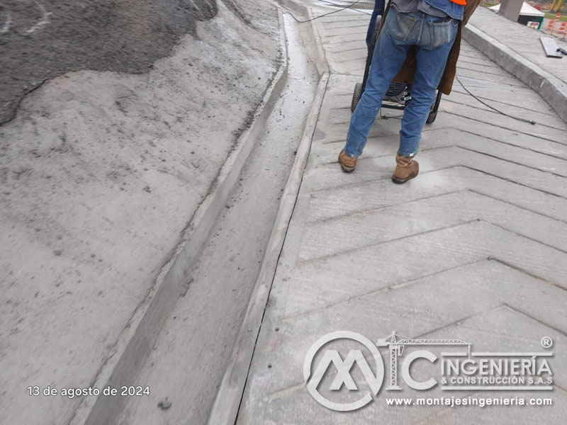 Diseño e instalación de vigas, columnas y elementos estructurales metálicos en puentes y pasarelas peatonales en Bogotá, Colombia. Montajes, Ingeniería y Construcción. MIC SAS. Diseño e instalación de vigas, columnas y elementos estructurales metálicos en puentes y pasarelas peatonales en Bogotá, Colombia. Montajes, Ingeniería y Construcción. MIC SAS.