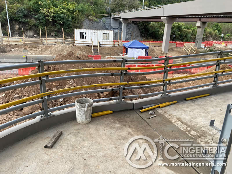 Diseño e instalación de vigas, columnas y elementos estructurales metálicos en puentes y pasarelas peatonales en Bogotá, Colombia. Montajes, Ingeniería y Construcción. MIC SAS. Diseño e instalación de vigas, columnas y elementos estructurales metálicos en puentes y pasarelas peatonales en Bogotá, Colombia. Montajes, Ingeniería y Construcción. MIC SAS.