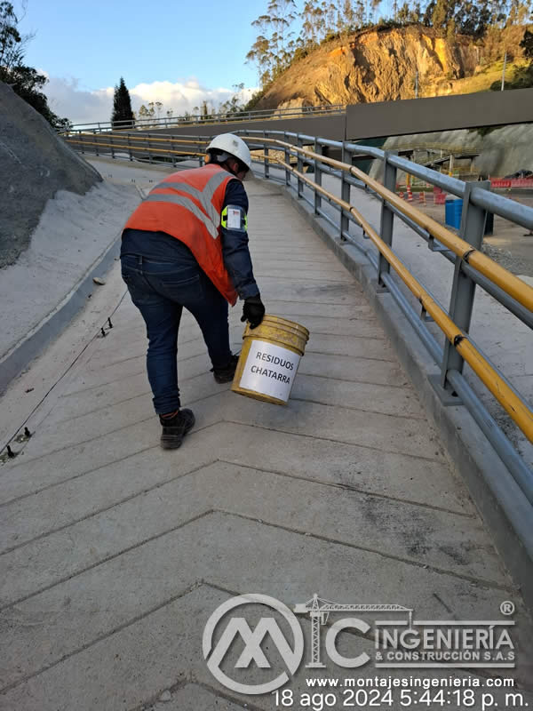 Mantenimiento de puentes peatonales para garantizar su durabilidad en Bogotá, Colombia. Montajes, Ingeniería y Construcción. MIC SAS. Mantenimiento de puentes peatonales para garantizar su durabilidad en Bogotá, Colombia. Montajes, Ingeniería y Construcción. MIC SAS.