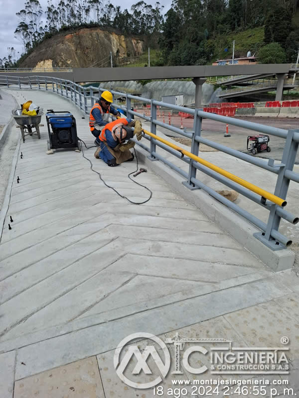 Montaje de estructuras metálicas para puentes y pasarelas peatonales en Bogotá, Colombia. Montajes, Ingeniería y Construcción. MIC SAS. Montaje de estructuras metálicas para puentes y pasarelas peatonales en Bogotá, Colombia. Montajes, Ingeniería y Construcción. MIC SAS.