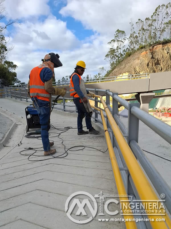 Montaje de estructuras metálicas para puentes y pasarelas peatonales en Bogotá, Colombia. Montajes, Ingeniería y Construcción. MIC SAS. Montaje de estructuras metálicas para puentes y pasarelas peatonales en Bogotá, Colombia. Montajes, Ingeniería y Construcción. MIC SAS.