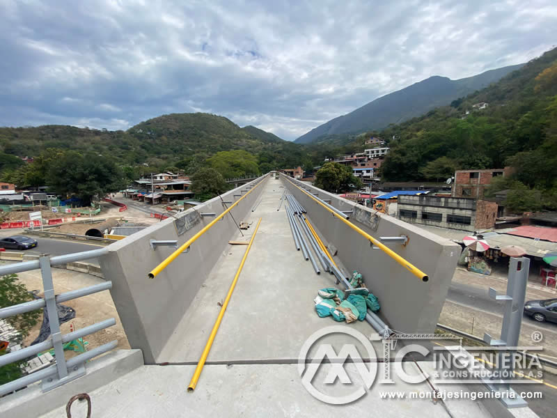 Montaje de estructuras metálicas para puentes y pasarelas peatonales en Bogotá, Colombia. Montajes, Ingeniería y Construcción. MIC SAS. Montaje de estructuras metálicas para puentes y pasarelas peatonales en Bogotá, Colombia. Montajes, Ingeniería y Construcción. MIC SAS.