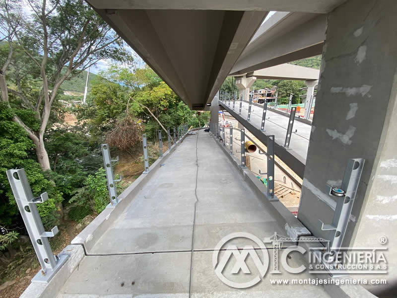 Proceso de diseño e instalación de componentes metálicos en puentes peatonales y pasarelas en Bogotá, Colombia. Montajes, Ingeniería y Construcción. MIC SAS. Proceso de diseño e instalación de componentes metálicos en puentes peatonales y pasarelas en Bogotá, Colombia. Montajes, Ingeniería y Construcción. MIC SAS.