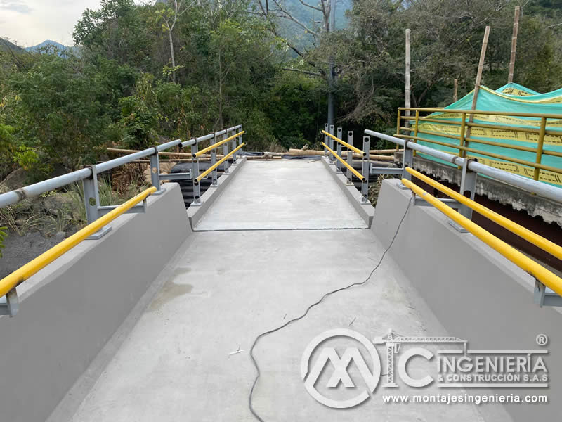 Proceso de diseño e instalación de componentes metálicos en puentes peatonales y pasarelas en Bogotá, Colombia. Montajes, Ingeniería y Construcción. MIC SAS. Proceso de diseño e instalación de componentes metálicos en puentes peatonales y pasarelas en Bogotá, Colombia. Montajes, Ingeniería y Construcción. MIC SAS.