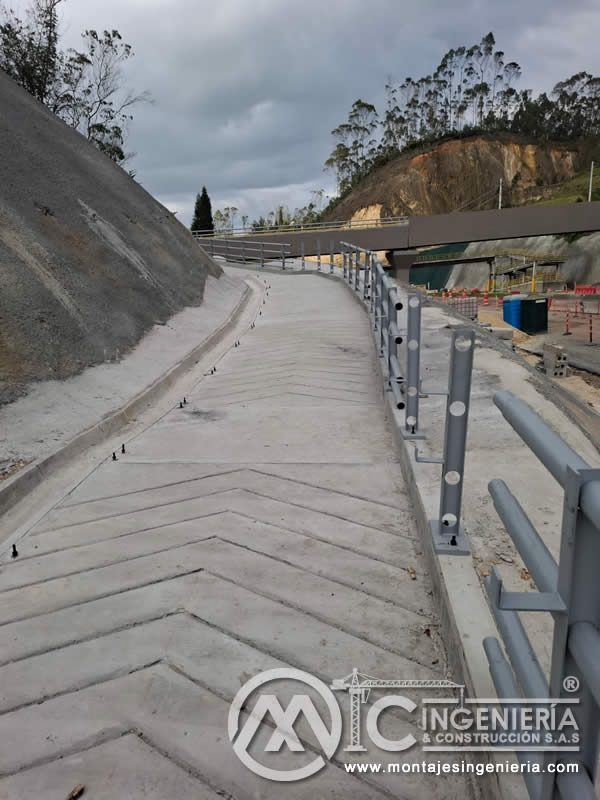 Proceso de diseño e instalación de componentes metálicos en puentes peatonales y pasarelas en Bogotá, Colombia. Montajes, Ingeniería y Construcción. MIC SAS. Proceso de diseño e instalación de componentes metálicos en puentes peatonales y pasarelas en Bogotá, Colombia. Montajes, Ingeniería y Construcción. MIC SAS.