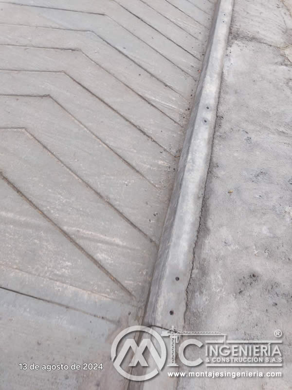 Proceso de diseño e instalación de componentes metálicos en puentes peatonales y pasarelas en Bogotá, Colombia. Montajes, Ingeniería y Construcción. MIC SAS. Proceso de diseño e instalación de componentes metálicos en puentes peatonales y pasarelas en Bogotá, Colombia. Montajes, Ingeniería y Construcción. MIC SAS.