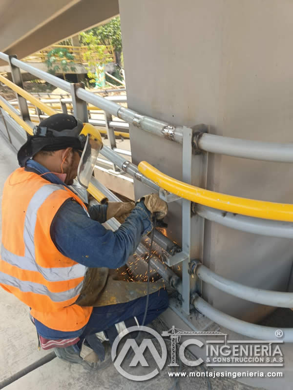 Proceso de diseño e instalación de componentes metálicos en puentes peatonales y pasarelas en Bogotá, Colombia. Montajes, Ingeniería y Construcción. MIC SAS. Proceso de diseño e instalación de componentes metálicos en puentes peatonales y pasarelas en Bogotá, Colombia. Montajes, Ingeniería y Construcción. MIC SAS.