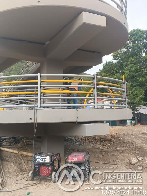 Proceso de diseño e instalación de componentes metálicos en puentes peatonales y pasarelas en Bogotá, Colombia. Montajes, Ingeniería y Construcción. MIC SAS. Proceso de diseño e instalación de componentes metálicos en puentes peatonales y pasarelas en Bogotá, Colombia. Montajes, Ingeniería y Construcción. MIC SAS.