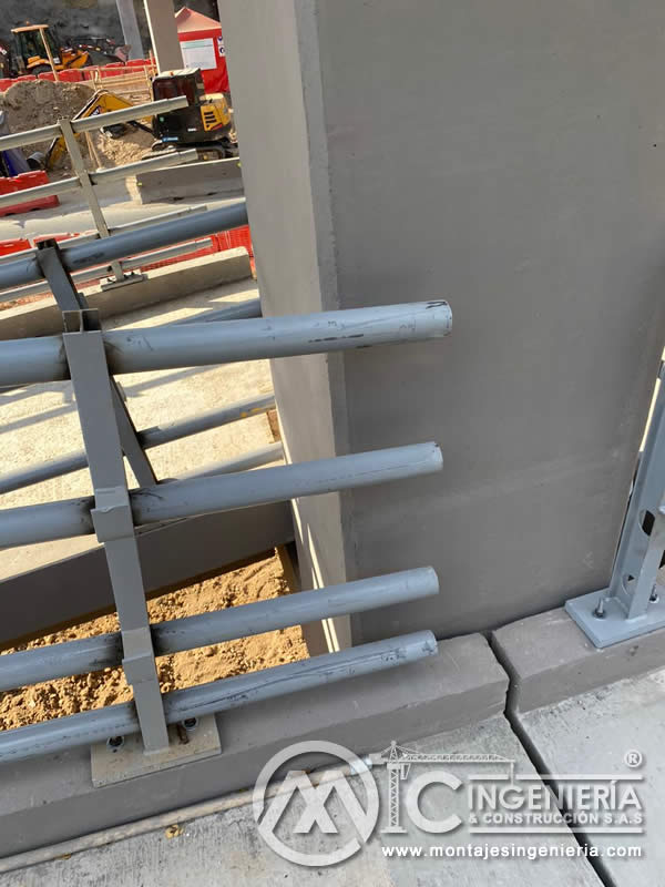 Proceso de diseño e instalación de componentes metálicos en puentes peatonales y pasarelas en Bogotá, Colombia. Montajes, Ingeniería y Construcción. MIC SAS. Proceso de diseño e instalación de componentes metálicos en puentes peatonales y pasarelas en Bogotá, Colombia. Montajes, Ingeniería y Construcción. MIC SAS.