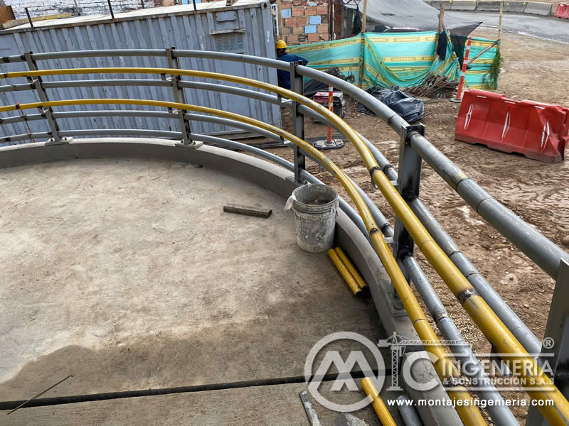 Proceso de diseño e instalación de componentes metálicos en puentes peatonales y pasarelas en Bogotá, Colombia. Montajes, Ingeniería y Construcción. MIC SAS. Proceso de diseño e instalación de componentes metálicos en puentes peatonales y pasarelas en Bogotá, Colombia. Montajes, Ingeniería y Construcción. MIC SAS.