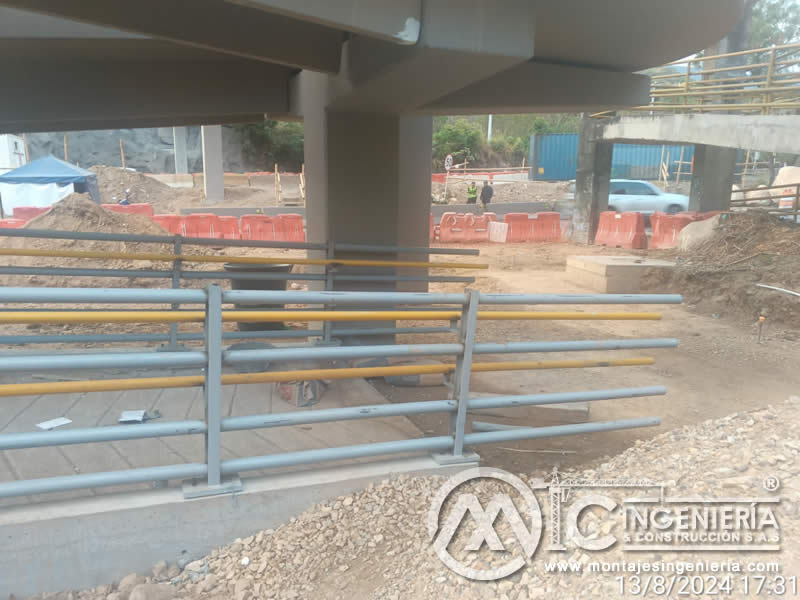 Proceso de diseño e instalación de componentes metálicos en puentes peatonales y pasarelas en Bogotá, Colombia. Montajes, Ingeniería y Construcción. MIC SAS. Proceso de diseño e instalación de componentes metálicos en puentes peatonales y pasarelas en Bogotá, Colombia. Montajes, Ingeniería y Construcción. MIC SAS.