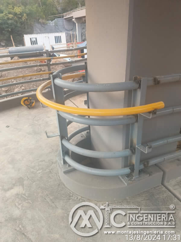 Proceso de diseño e instalación de componentes metálicos en puentes peatonales y pasarelas en Bogotá, Colombia. Montajes, Ingeniería y Construcción. MIC SAS. Proceso de diseño e instalación de componentes metálicos en puentes peatonales y pasarelas en Bogotá, Colombia. Montajes, Ingeniería y Construcción. MIC SAS.