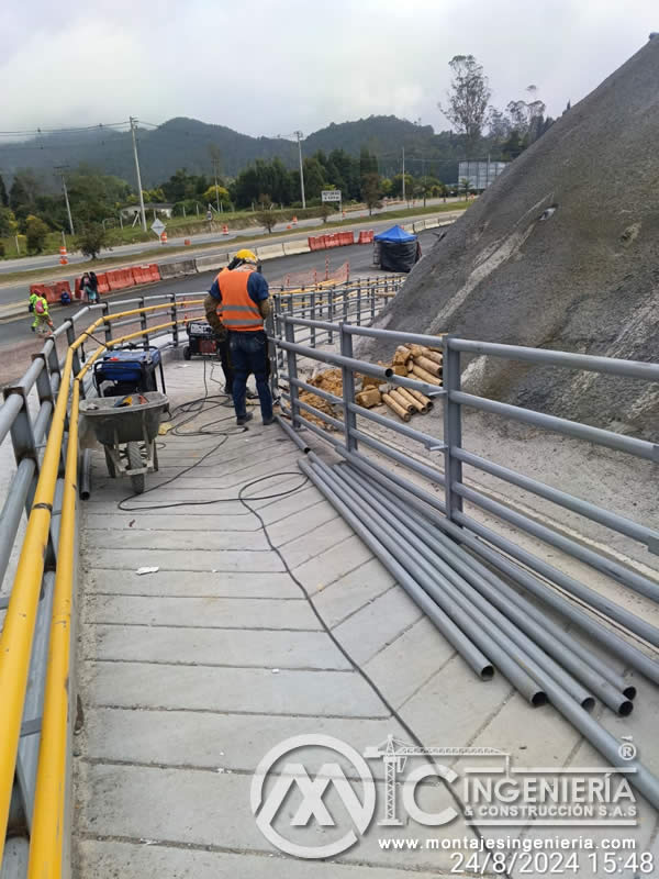 Ensamblaje y montaje de elementos metálicos para puentes y pasarelas peatonales en Bogotá, Colombia. Montajes Ingeniería y Construcción. MIC SAS. Ensamblaje y montaje de elementos metálicos para puentes y pasarelas peatonales en Bogotá, Colombia. Montajes Ingeniería y Construcción. MIC SAS.