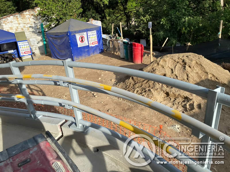 Fabricación y construcción de estructuras y componentes metálicos de puentes peatonales en Bogotá, Colombia. Montajes Ingeniería y Construcción. MIC SAS. Fabricación y construcción de estructuras y componentes metálicos de puentes peatonales en Bogotá, Colombia. Montajes Ingeniería y Construcción. MIC SAS.