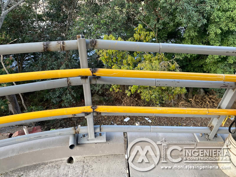 Reparación de daños y reforzamiento estructural metalico en puentes peatonales en Bogotá, Colombia. Montajes Ingeniería y Construcción. MIC SAS. Reparación de daños y reforzamiento estructural metalico en puentes peatonales en Bogotá, Colombia. Montajes Ingeniería y Construcción. MIC SAS.