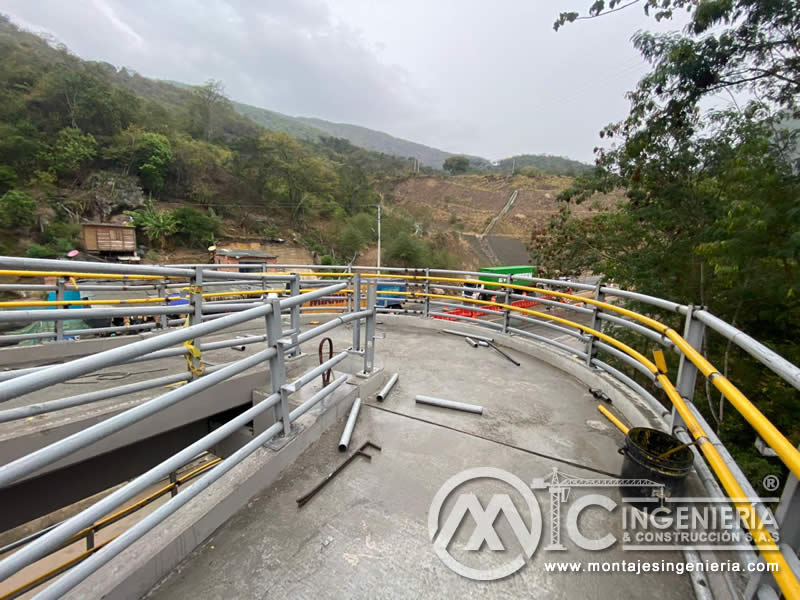 Reparación de daños y reforzamiento estructural metalico en puentes peatonales en Bogotá, Colombia. Montajes Ingeniería y Construcción. MIC SAS. Reparación de daños y reforzamiento estructural metalico en puentes peatonales en Bogotá, Colombia. Montajes Ingeniería y Construcción. MIC SAS.