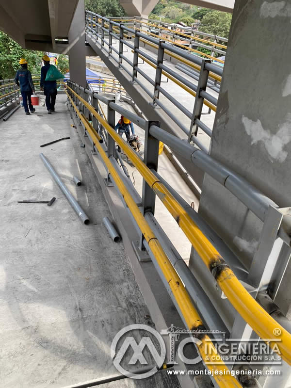 Reparación de daños y reforzamiento estructural metalico en puentes peatonales en Bogotá, Colombia. Montajes Ingeniería y Construcción. MIC SAS. Reparación de daños y reforzamiento estructural metalico en puentes peatonales en Bogotá, Colombia. Montajes Ingeniería y Construcción. MIC SAS.