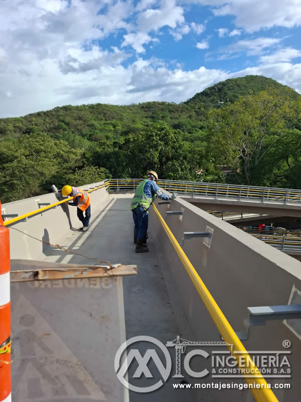 Hormigón armado resistente y aditamentos metálicos en estructura de puentes peatonales en Bogotá, Colombia. Montajes, Ingeniería y Construcción. MIC SAS. Hormigón armado resistente y aditamentos metálicos en estructura de puentes peatonales en Bogotá, Colombia. Montajes, Ingeniería y Construcción. MIC SAS.