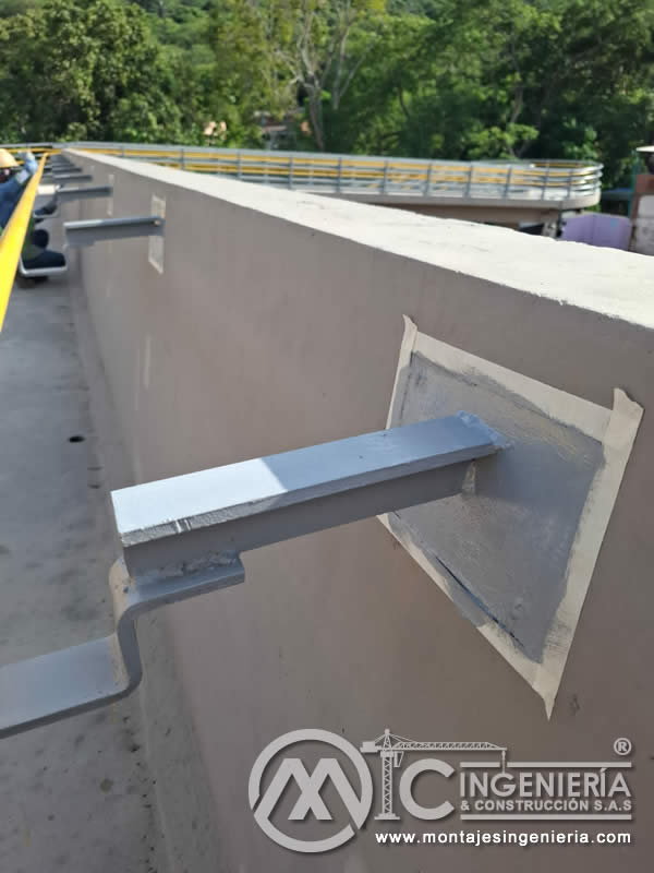 Hormigón armado resistente y aditamentos metálicos en estructura de puentes peatonales en Bogotá, Colombia. Montajes, Ingeniería y Construcción. MIC SAS. Hormigón armado resistente y aditamentos metálicos en estructura de puentes peatonales en Bogotá, Colombia. Montajes, Ingeniería y Construcción. MIC SAS.