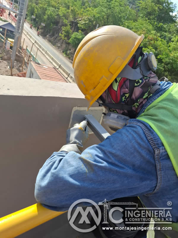 Hormigón armado resistente y aditamentos metálicos en estructura de puentes peatonales en Bogotá, Colombia. Montajes, Ingeniería y Construcción. MIC SAS. Hormigón armado resistente y aditamentos metálicos en estructura de puentes peatonales en Bogotá, Colombia. Montajes, Ingeniería y Construcción. MIC SAS.
