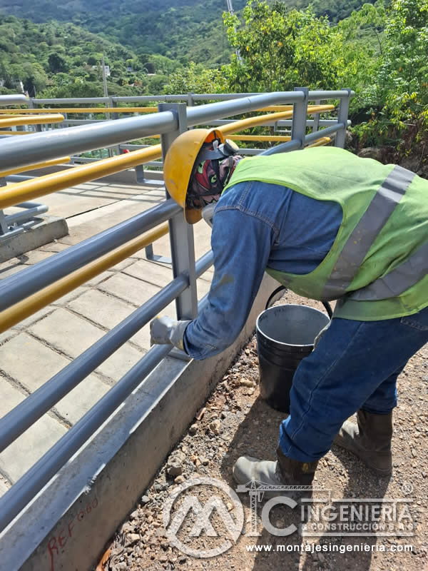 Hormigón armado resistente y aditamentos metálicos en estructura de puentes peatonales en Bogotá, Colombia. Montajes, Ingeniería y Construcción. MIC SAS. Hormigón armado resistente y aditamentos metálicos en estructura de puentes peatonales en Bogotá, Colombia. Montajes, Ingeniería y Construcción. MIC SAS.