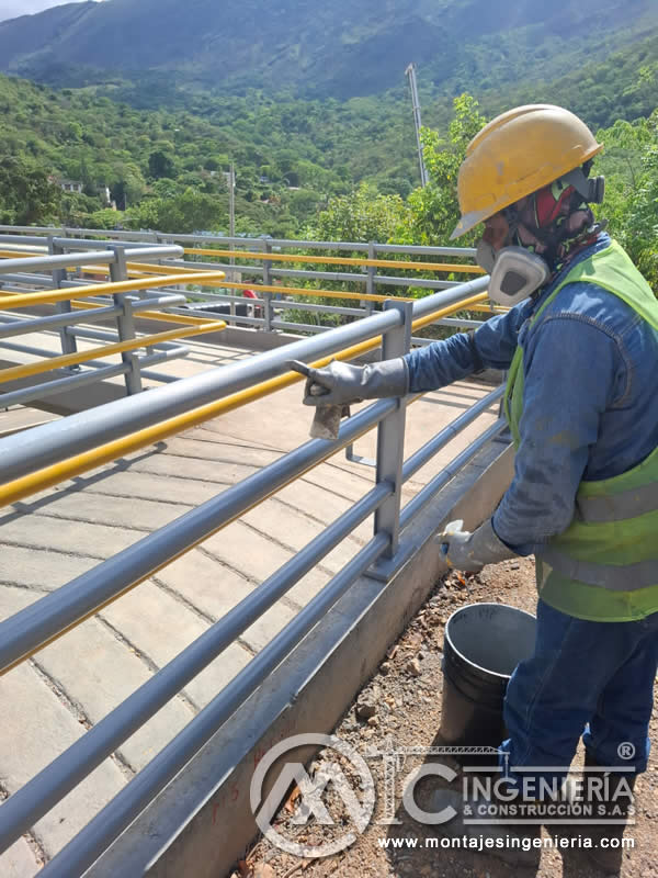 Hormigón armado resistente y aditamentos metálicos en estructura de puentes peatonales en Bogotá, Colombia. Montajes, Ingeniería y Construcción. MIC SAS. Hormigón armado resistente y aditamentos metálicos en estructura de puentes peatonales en Bogotá, Colombia. Montajes, Ingeniería y Construcción. MIC SAS.