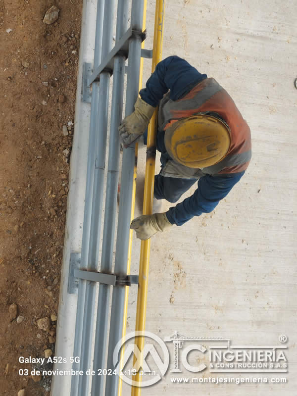 Detalle de uniones estructurales de barandas en construcciones de hormigón para puentes en Bogotá, Colombia. Montajes, Ingeniería y Construcción. MIC SAS. Detalle de uniones estructurales de barandas en construcciones de hormigón para puentes en Bogotá, Colombia. Montajes, Ingeniería y Construcción. MIC SAS.