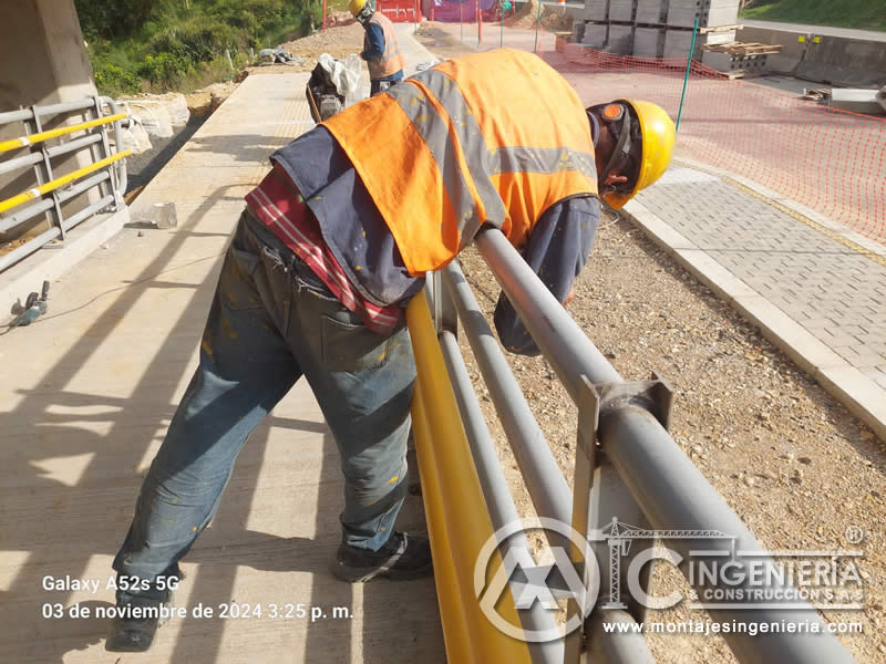 Detalle de uniones estructurales de barandas en construcciones de hormigón para puentes en Bogotá, Colombia. Montajes, Ingeniería y Construcción. MIC SAS. Detalle de uniones estructurales de barandas en construcciones de hormigón para puentes en Bogotá, Colombia. Montajes, Ingeniería y Construcción. MIC SAS.