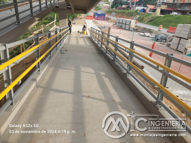 Detalle de uniones estructurales de barandas en construcciones de hormigón para puentes en Bogotá, Colombia. Montajes, Ingeniería y Construcción. MIC SAS. Detalle de uniones estructurales de barandas en construcciones de hormigón para puentes en Bogotá, Colombia. Montajes, Ingeniería y Construcción. MIC SAS.