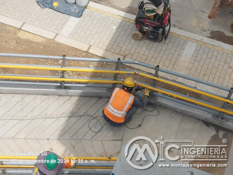 Uso de materiales metálicos en la construcción de puentes peatonales en Bogotá, Colombia. Montajes, Ingeniería y Construcción. MIC SAS. Uso de materiales metálicos en la construcción de puentes peatonales en Bogotá, Colombia. Montajes, Ingeniería y Construcción. MIC SAS.