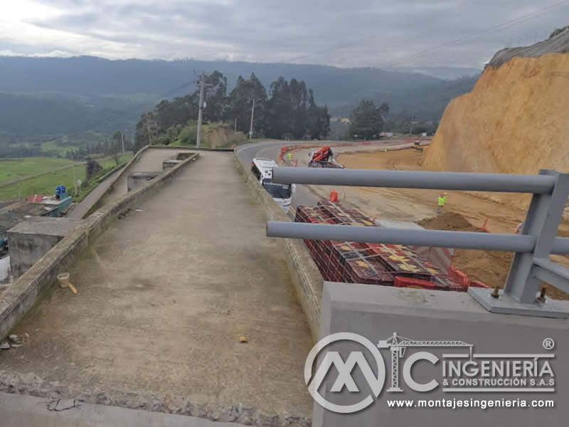 Eficiente fabricación de puentes peatonales metálicos para la ciudad de Bogotá, Colombia. Montajes, Ingeniería y Construcción. MIC SAS. Eficiente fabricación de puentes peatonales metálicos para la ciudad de Bogotá, Colombia. Montajes, Ingeniería y Construcción. MIC SAS.