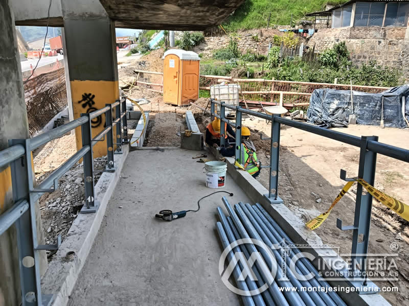 Accesorios metálicos para puentes peatonales, elementos clave en su estructura en Bogotá, Colombia. Montajes, Ingeniería y Construcción. MIC SAS. Accesorios metálicos para puentes peatonales, elementos clave en su estructura en Bogotá, Colombia. Montajes, Ingeniería y Construcción. MIC SAS.