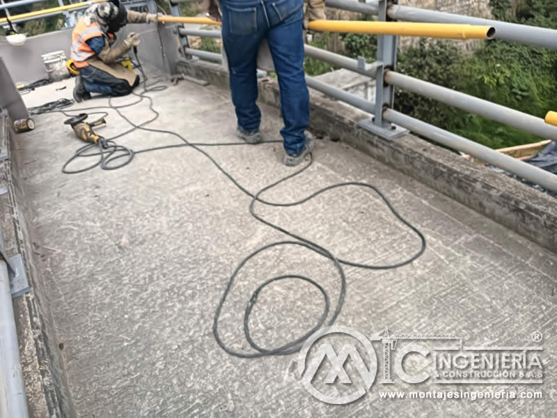 Accesorios metálicos para puentes peatonales, elementos clave en su estructura en Bogotá, Colombia. Montajes, Ingeniería y Construcción. MIC SAS. Accesorios metálicos para puentes peatonales, elementos clave en su estructura en Bogotá, Colombia. Montajes, Ingeniería y Construcción. MIC SAS.