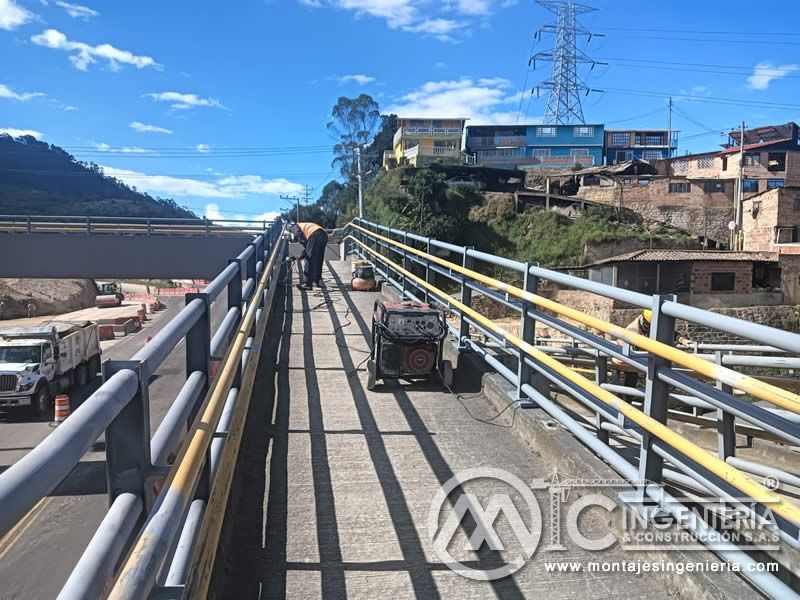Puentes peatonales con estructura de acero, máxima resistencia en Bogotá, Colombia. Montajes, Ingeniería y Construcción. MIC SAS. Puentes peatonales con estructura de acero, máxima resistencia en Bogotá, Colombia. Montajes, Ingeniería y Construcción. MIC SAS.