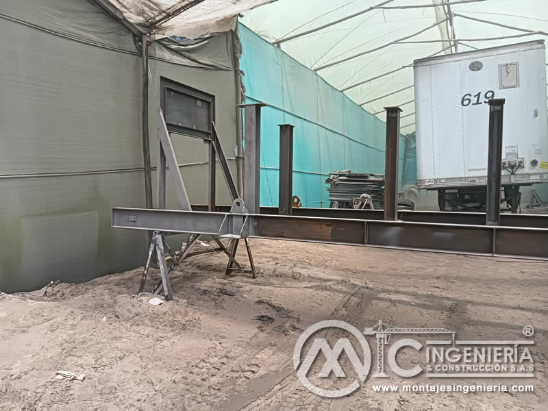 Diseño y fabricación de componentes estructurales metálicos para puentes peatonales en Bogotá, Colombia. Montajes, Ingeniería y Construcción. MIC SAS. Diseño y fabricación de componentes estructurales metálicos para puentes peatonales en Bogotá, Colombia. Montajes, Ingeniería y Construcción. MIC SAS.