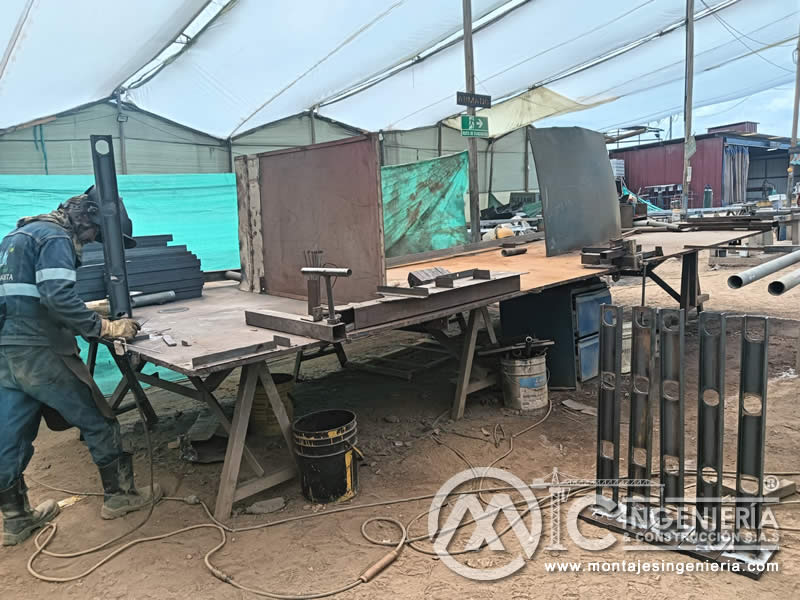 Diseño y fabricación de componentes estructurales metálicos para puentes peatonales en Bogotá, Colombia. Montajes, Ingeniería y Construcción. MIC SAS. Diseño y fabricación de componentes estructurales metálicos para puentes peatonales en Bogotá, Colombia. Montajes, Ingeniería y Construcción. MIC SAS.