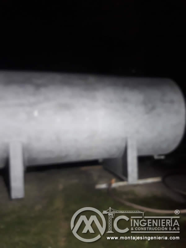 Limpieza con Chorro de Arena y Samblasteado de tanques metálicos industriales en Bogotá, Colombia. Montajes, Ingeniería y Construcción. MIC SAS. Limpieza con Chorro de Arena y Samblasteado de tanques metálicos industriales en Bogotá, Colombia. Montajes, Ingeniería y Construcción. MIC SAS.