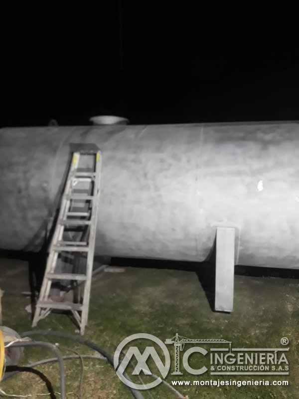 Limpieza con Chorro de Arena y Samblasteado de tanques metálicos industriales en Bogotá, Colombia. Montajes, Ingeniería y Construcción. MIC SAS. Limpieza con Chorro de Arena y Samblasteado de tanques metálicos industriales en Bogotá, Colombia. Montajes, Ingeniería y Construcción. MIC SAS.