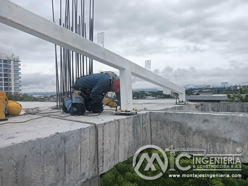 Construcción de Estructura Metálica en la Parte Superior de Edificio en Juzgados de Girardot en Cundinamarca, Colombia. Montajes, Ingeniería y Construcción. MIC SAS. Construcción de Estructura Metálica en la Parte Superior de Edificio en Juzgados de Girardot en Cundinamarca, Colombia. Montajes, Ingeniería y Construcción. MIC SAS.