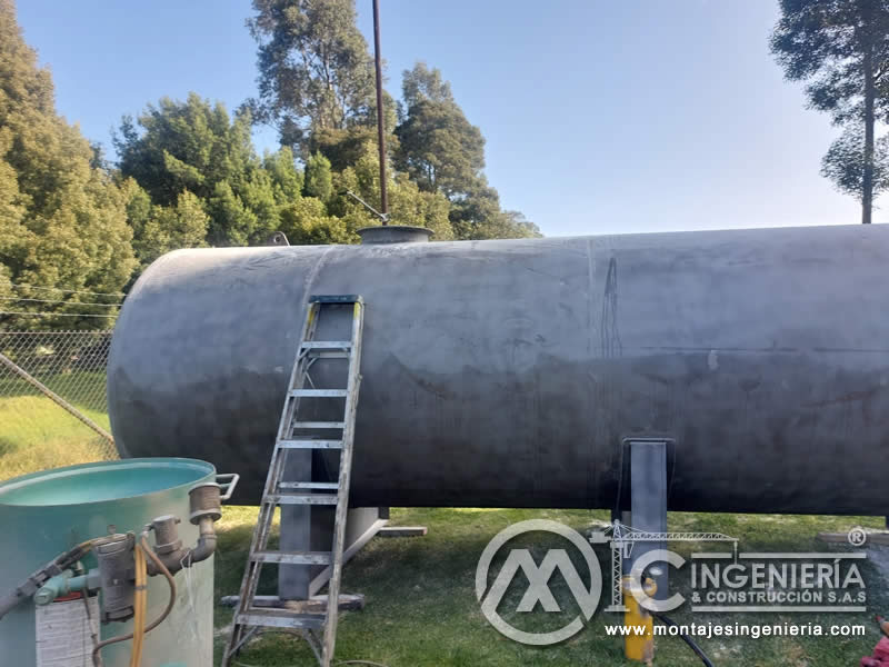 Limpieza con Chorro de Arena y Samblasteado de tanques metálicos industriales en Bogotá, Colombia. Montajes, Ingeniería y Construcción. MIC SAS. Limpieza con Chorro de Arena y Samblasteado de tanques metálicos industriales en Bogotá, Colombia. Montajes, Ingeniería y Construcción. MIC SAS.