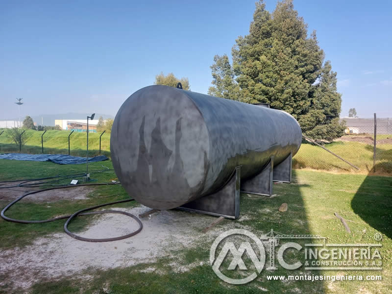 Limpieza con Chorro de Arena y Samblasteado de tanques metálicos industriales en Bogotá, Colombia. Montajes, Ingeniería y Construcción. MIC SAS. Limpieza con Chorro de Arena y Samblasteado de tanques metálicos industriales en Bogotá, Colombia. Montajes, Ingeniería y Construcción. MIC SAS.