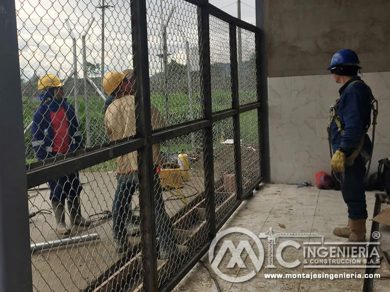 Cerramiento metálico, cercado con malla metálica, cerca con enmallado en Bogotá, Colombia. Montajes, Ingeniería y Construcción. MIC SAS.