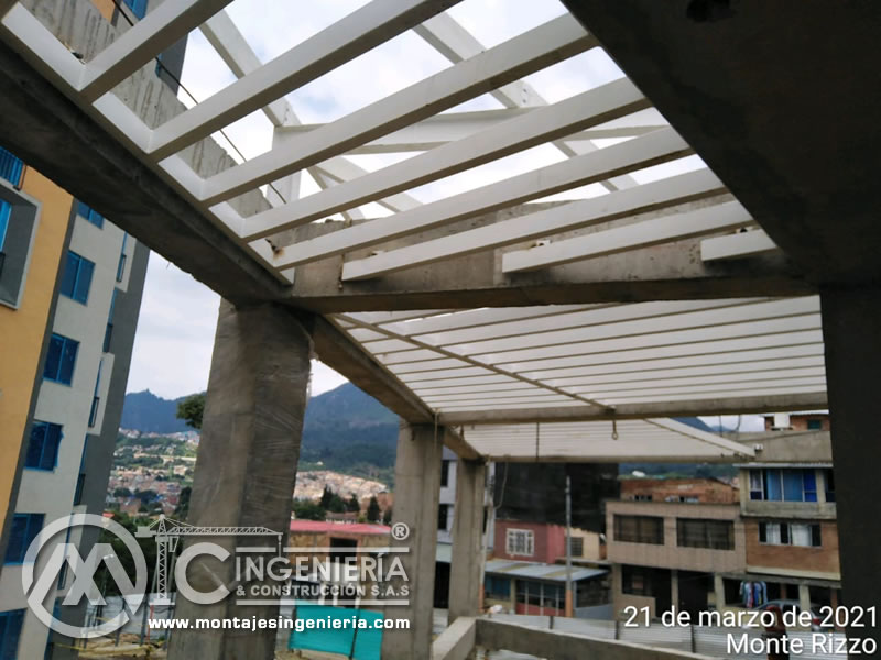 Construcción en acero para edificio de estructura metálica en el Club Residencial Monte Rizzo en Bogotá, Colombia. Montajes, Ingeniería y Construcción. MIC SAS.