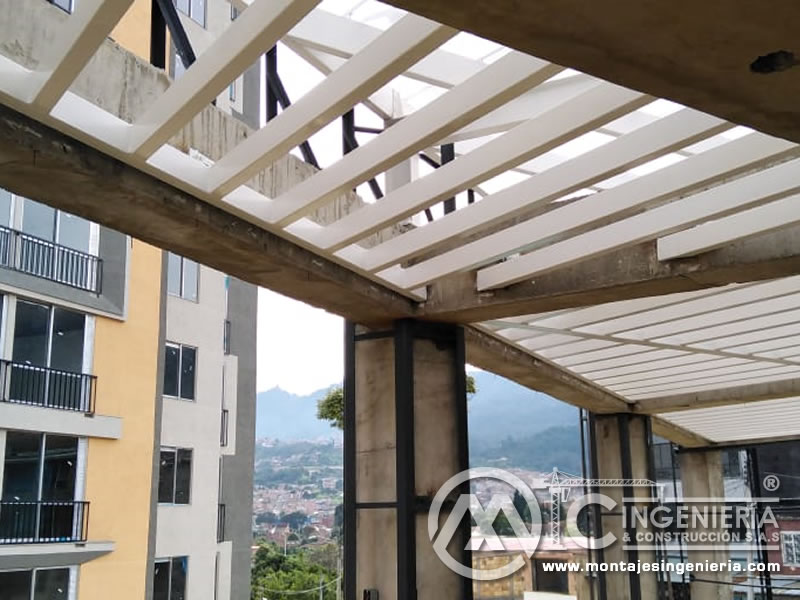 Diseño, cálculo estructural y montaje de estructuras metálicas para edificio en Bogotá, Colombia. Montajes, Ingeniería y Construcción. MIC SAS.